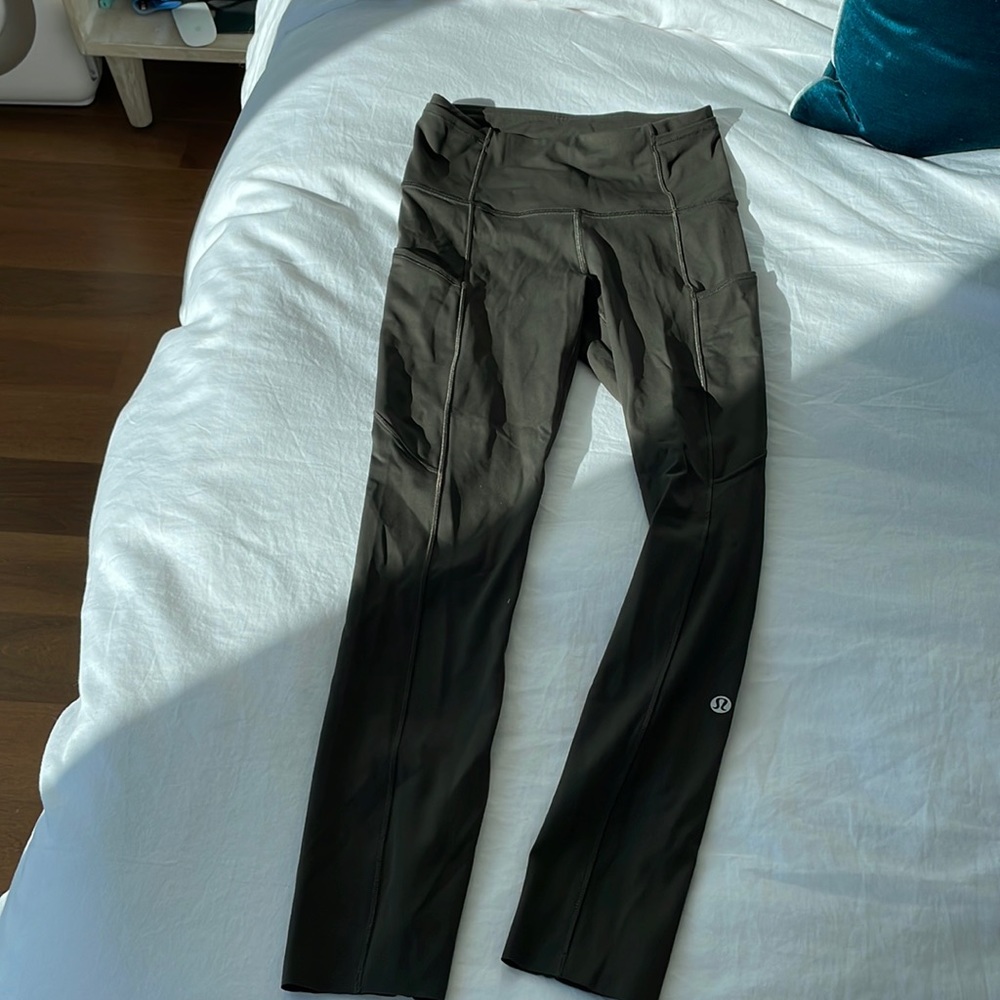 LULULEMON HUNTER GREEN LEGGINGS WITH POCKETS